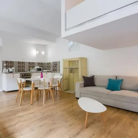 Апартаменты Calm In The Center Of *