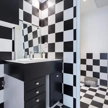 Calm In The Center Of * Лион