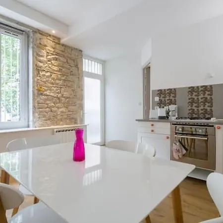 Calm In The Center Of Апартаменты Лион